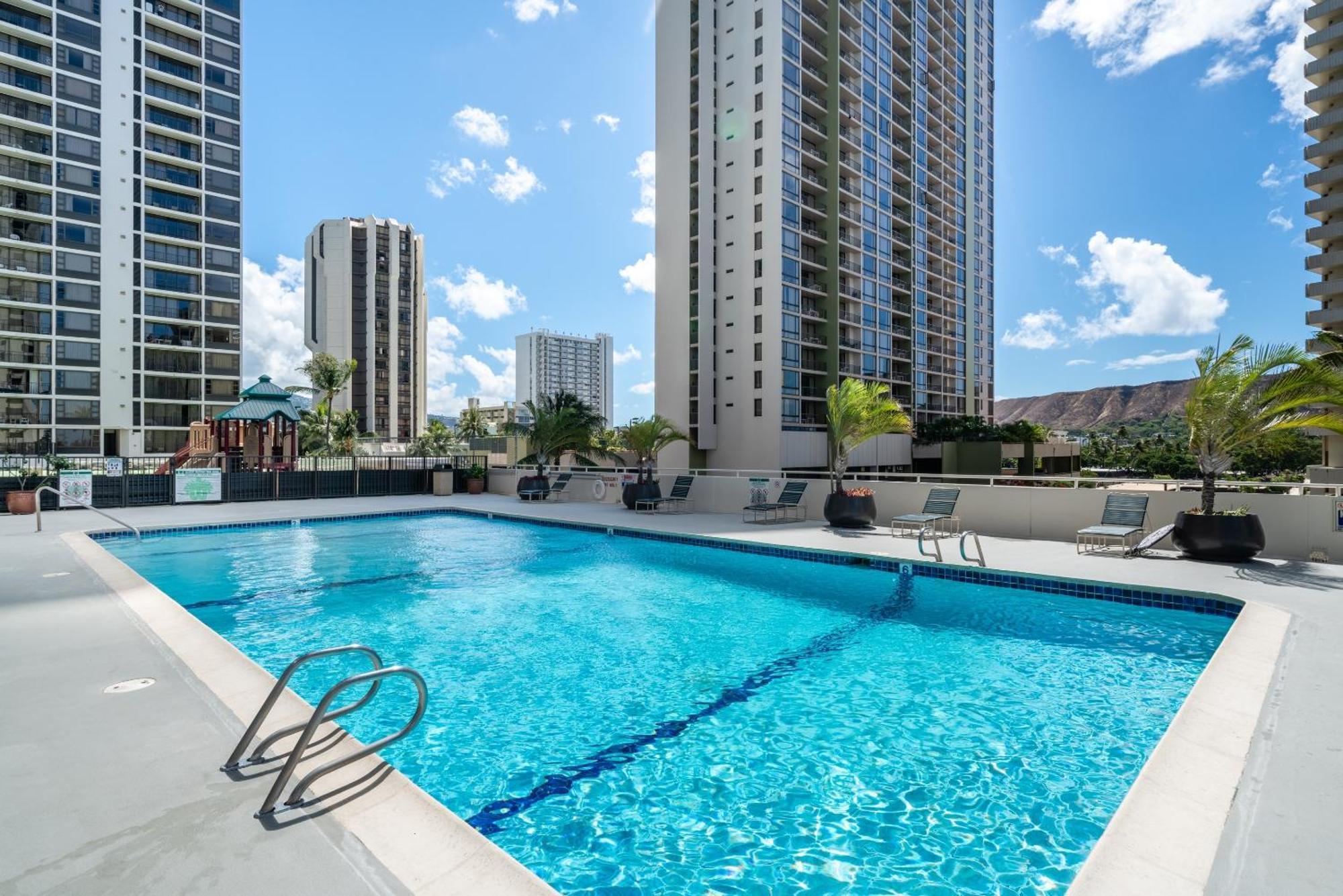 Light & Airy 8Th Floor Ocean View Condo With Lanai Condo هونولولو المظهر الخارجي الصورة