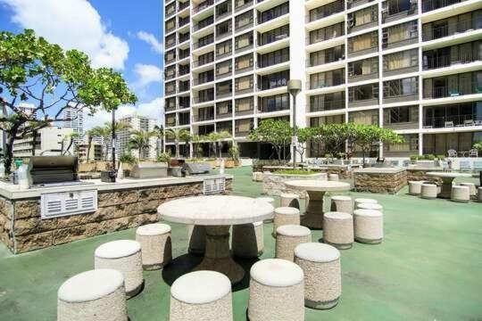 Light & Airy 8Th Floor Ocean View Condo With Lanai Condo هونولولو المظهر الخارجي الصورة