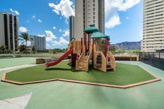 Light & Airy 8Th Floor Ocean View Condo With Lanai Condo هونولولو المظهر الخارجي الصورة